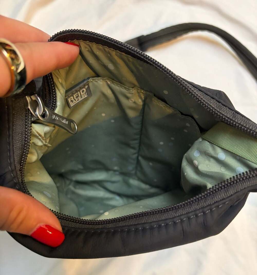 Pacsafe Slingsafe 100 Gii Anti-Theft Shoulder/Crossbody Bag - Picture 4 of 7